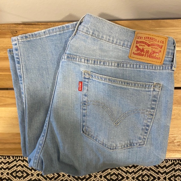 Distressed Levi’s Boyfriend Jeans - Picture 2 of 5
